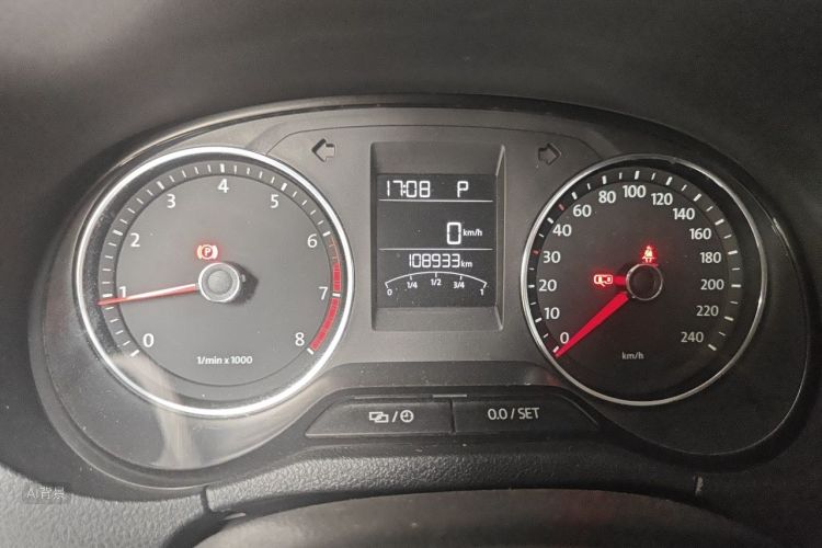 Volkswagen Polo 2015 car image #13