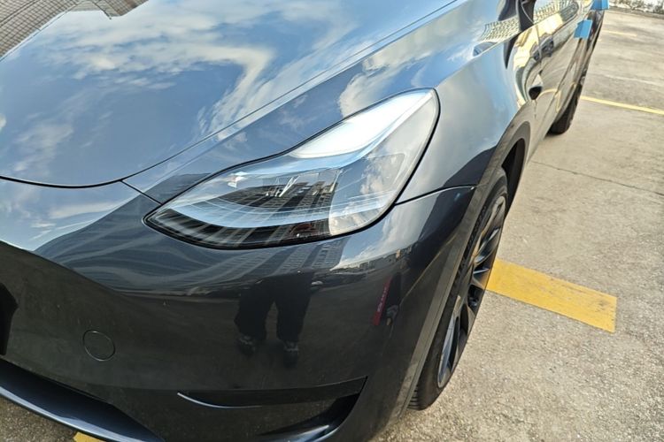 Tesla Model Y 2024 car image #24