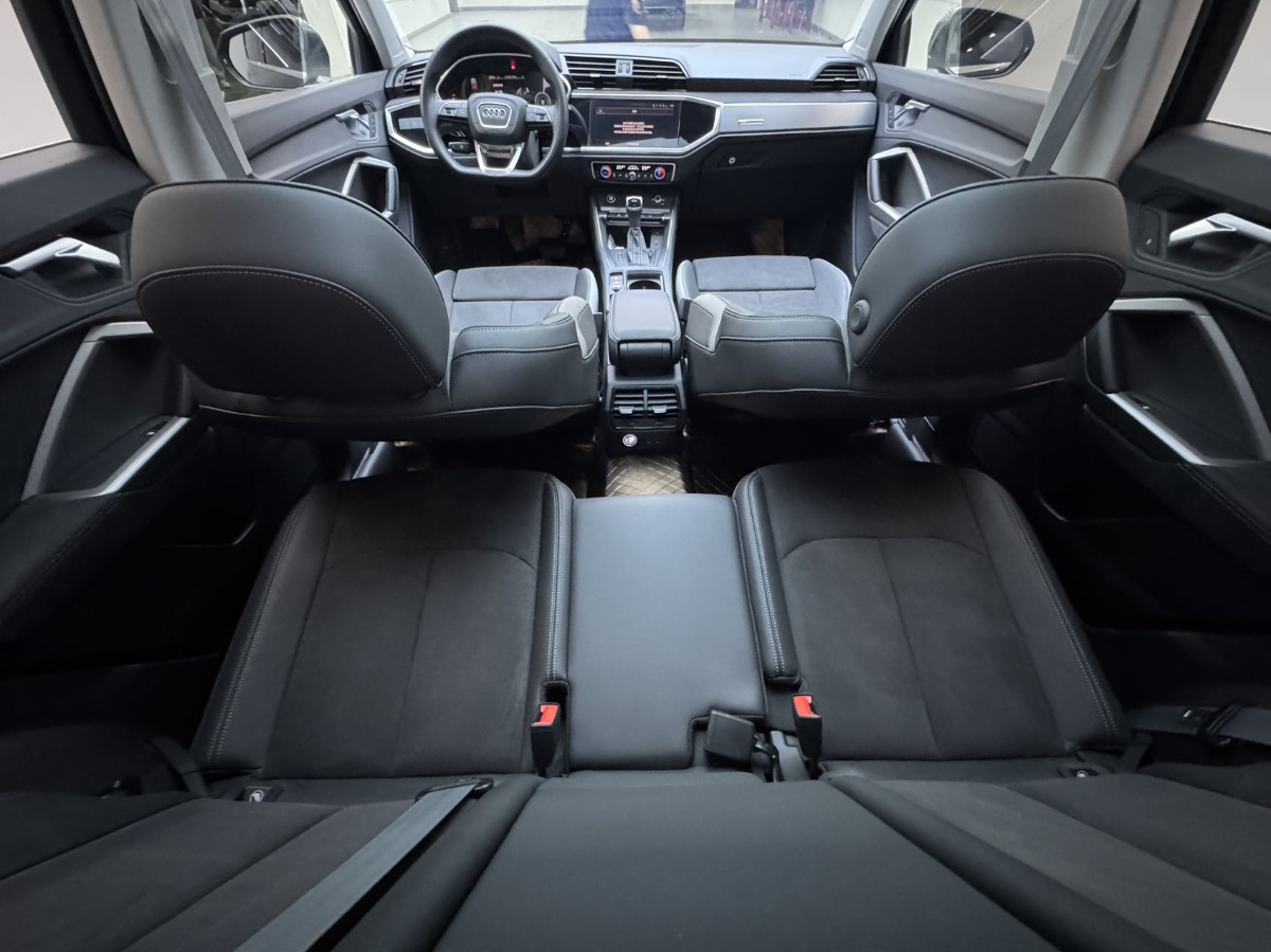 Audi Q3 2022 car image #10