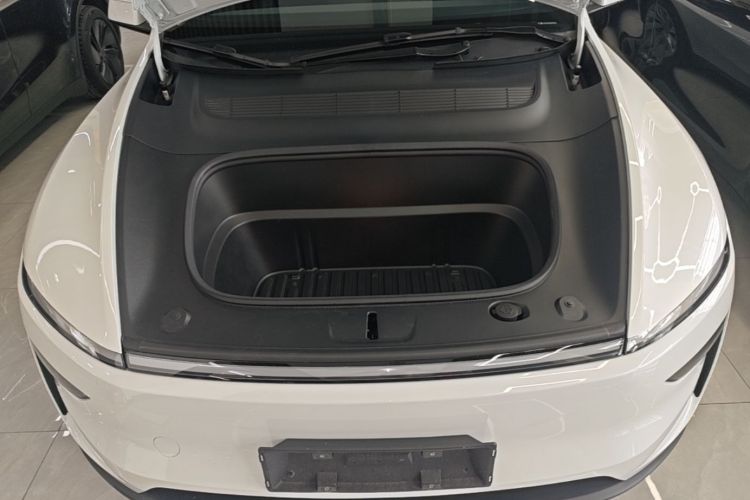 Tesla Model Y 2025 #20 Tesla Model Y 2025 car image #20