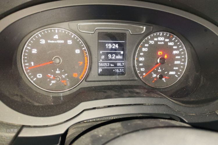 Audi Q3 2019 car image #14