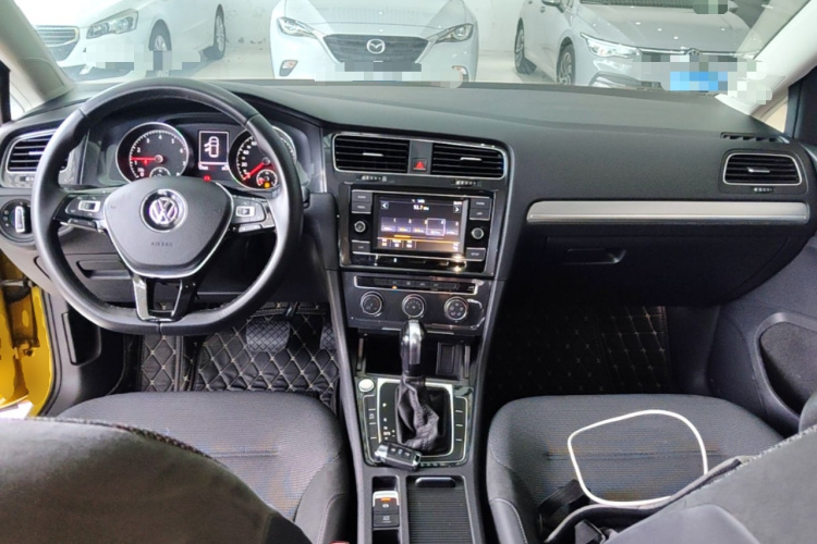 Volkswagen Golf 2018 car image #10