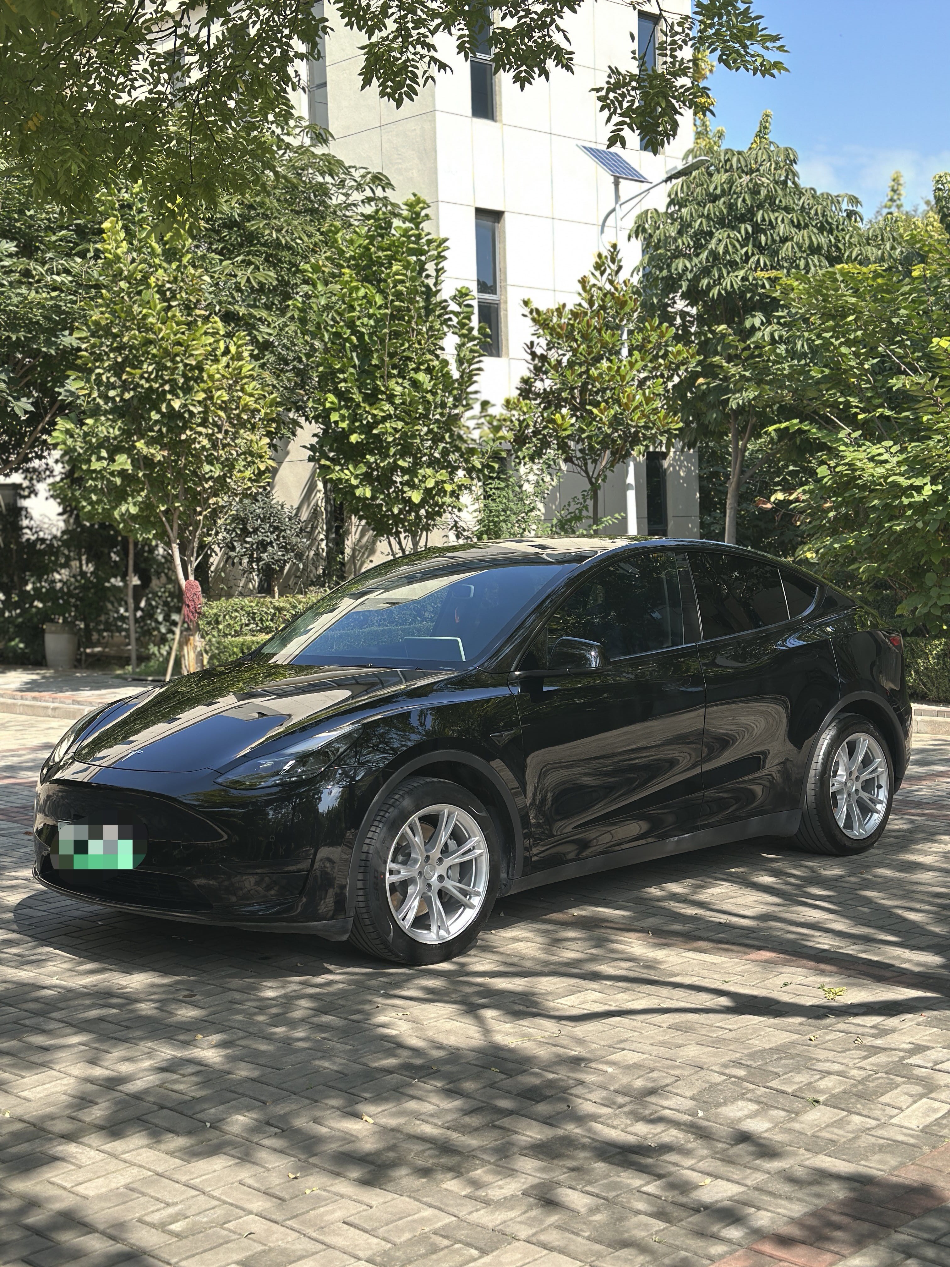Tesla Model Y 2023 #2 Tesla Model Y 2023 car image #2