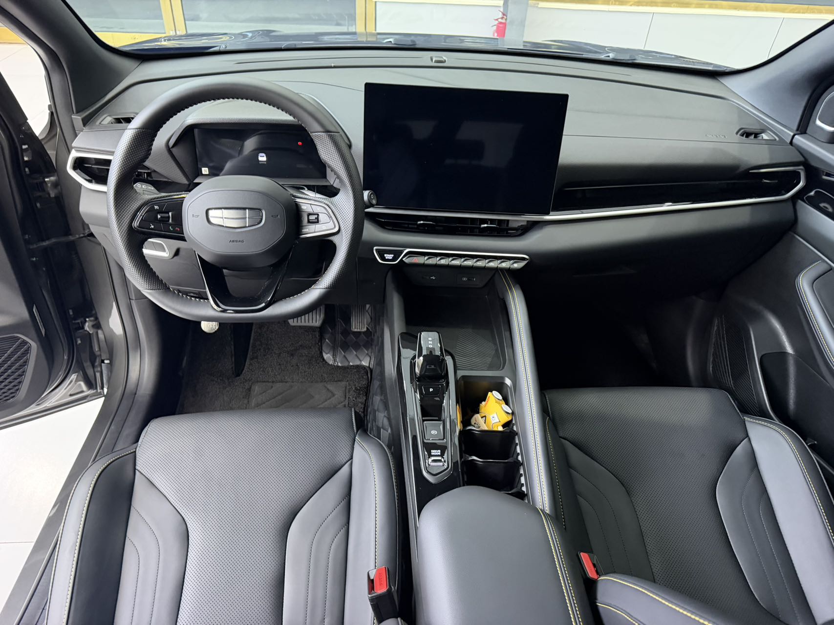 GEELY Coolray 2026 car image #9