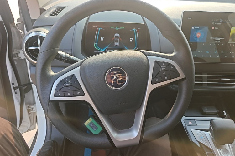BYD Yuan New Energy 2019 #11 BYD Yuan New Energy 2019 изображение автомобиля #11