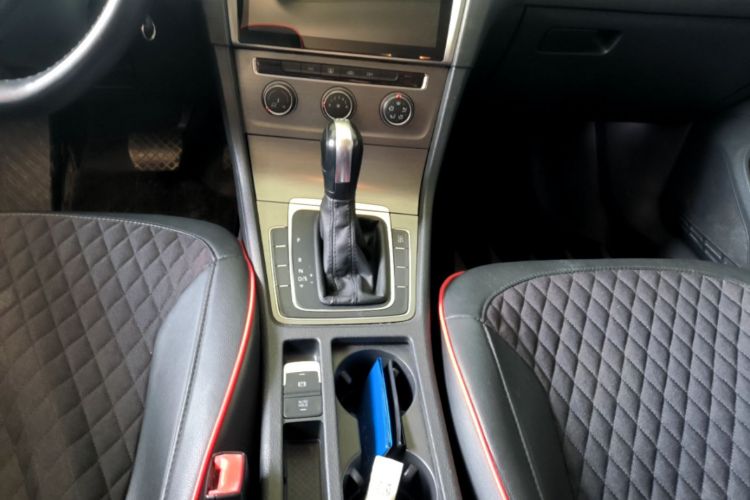 Volkswagen Golf 2015 car image #14