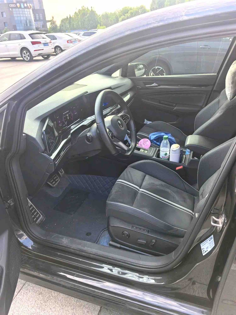 Volkswagen Golf 2021 car image #9