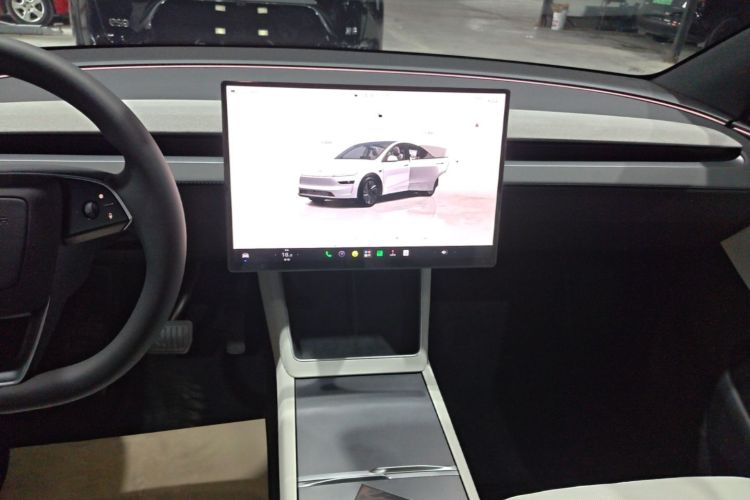 Tesla Model Y 2026 car image #13