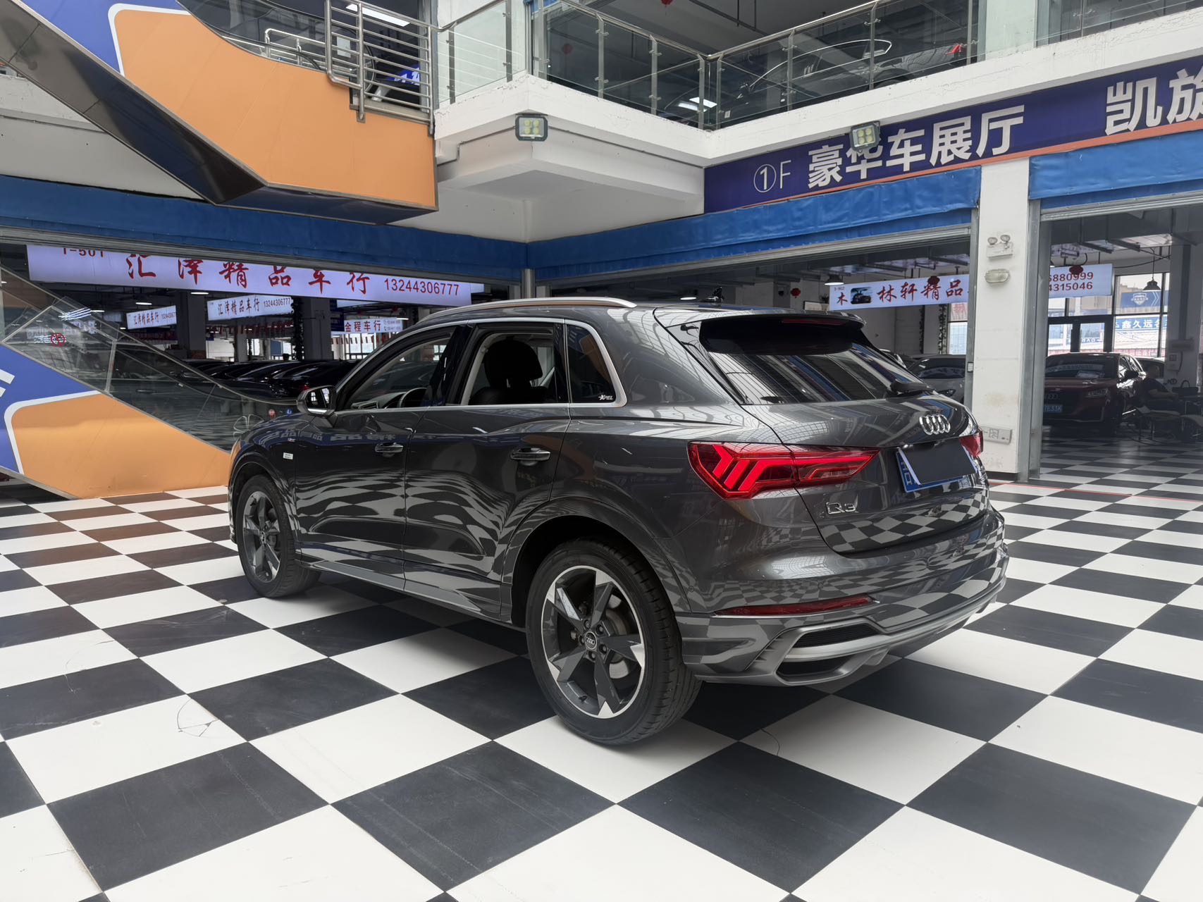 Audi Q3 2023 car image #7
