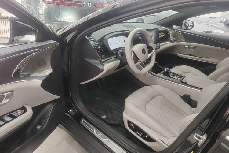 BYD Han 2025 car image #16