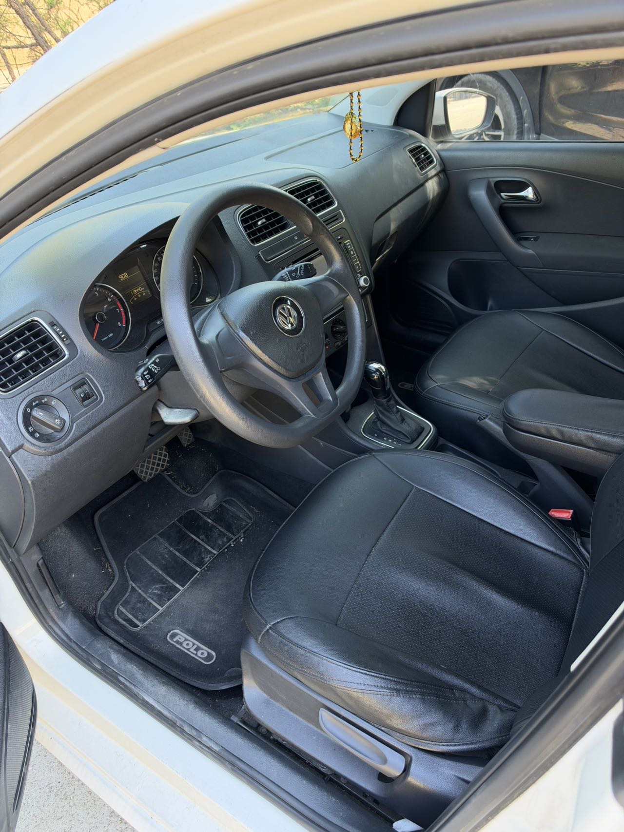 Volkswagen Polo 2014 car image #2