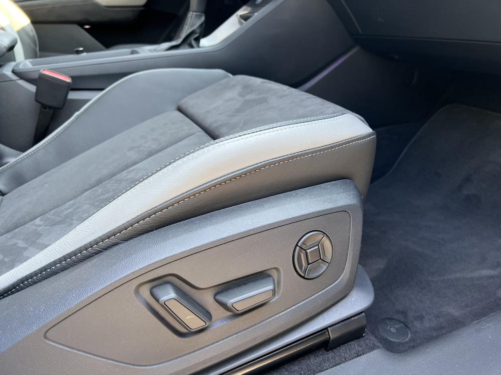 Audi Q3 2023 car image #12