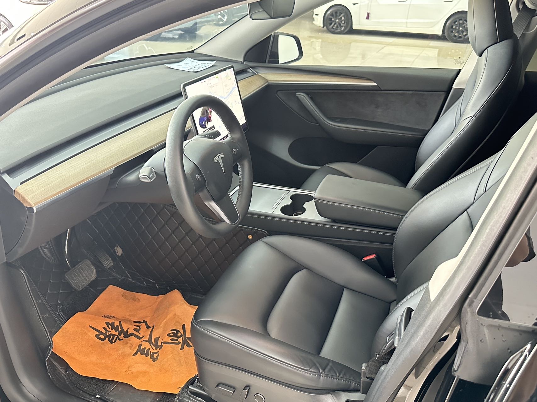 Tesla Model Y 2021 car image #10