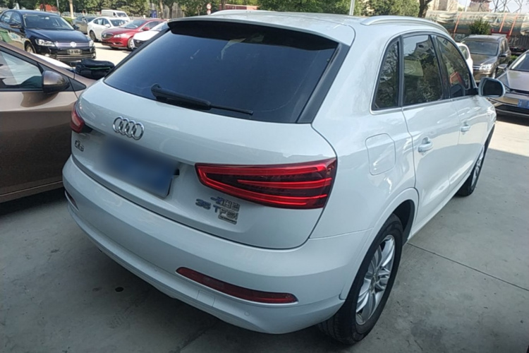 Audi Q3 2015 car image #7