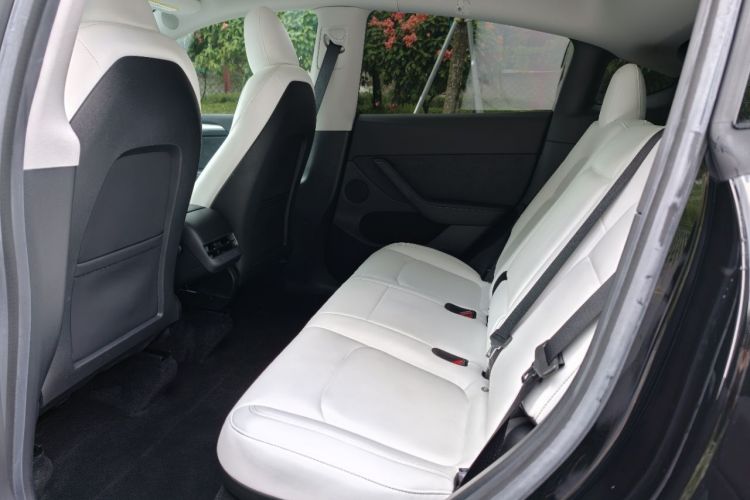 Tesla Model Y 2022 immagine di auto #25