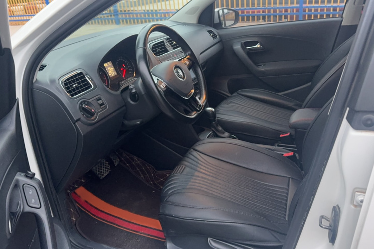 Volkswagen Polo 2017 car image #9