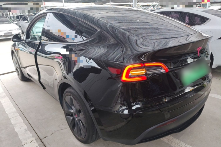 Tesla Model Y 2023 car image #5