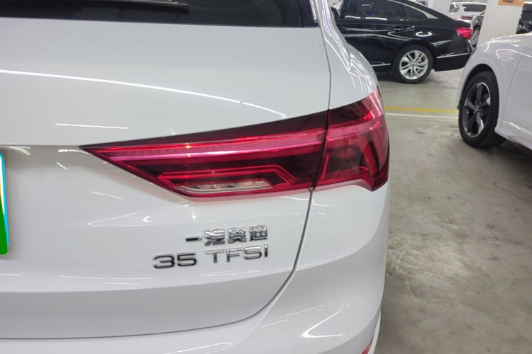 Audi Q3 2020 car image #8