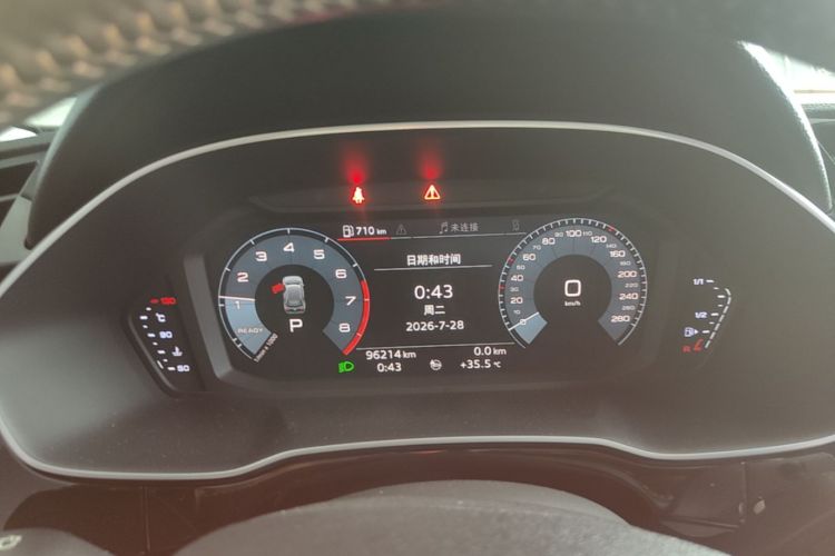 Audi Q3 2020 car image #12