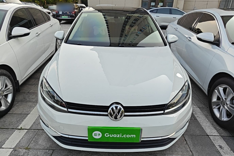 Volkswagen Golf 2020 car image #3