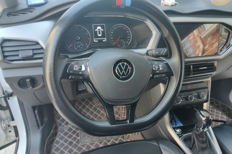 Volkswagen T-Cross 2021 immagine di auto #12