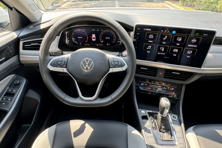 Volkswagen Bora 2023 car image #15