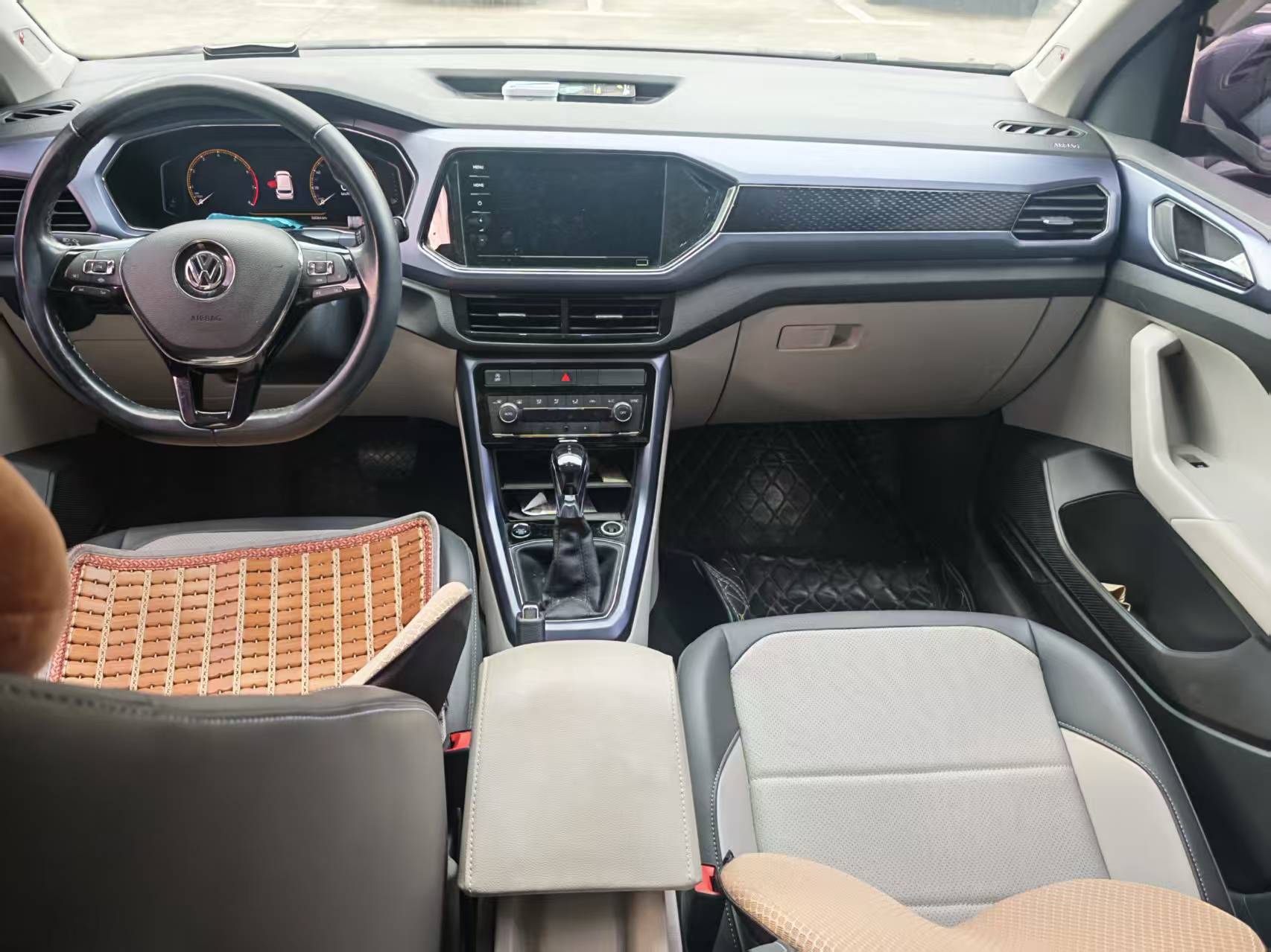 Volkswagen T-Cross 2020 #4 Volkswagen T-Cross 2020 صورة سيارة #4