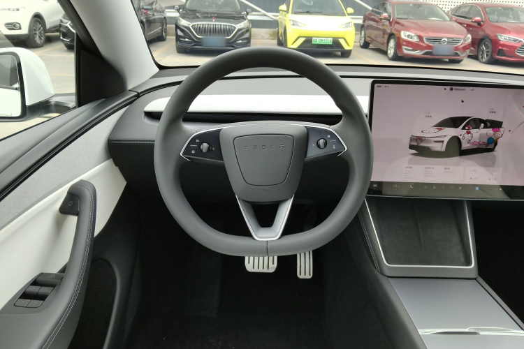 Tesla Model Y 2025 #15 Tesla Model Y 2025 car image #15