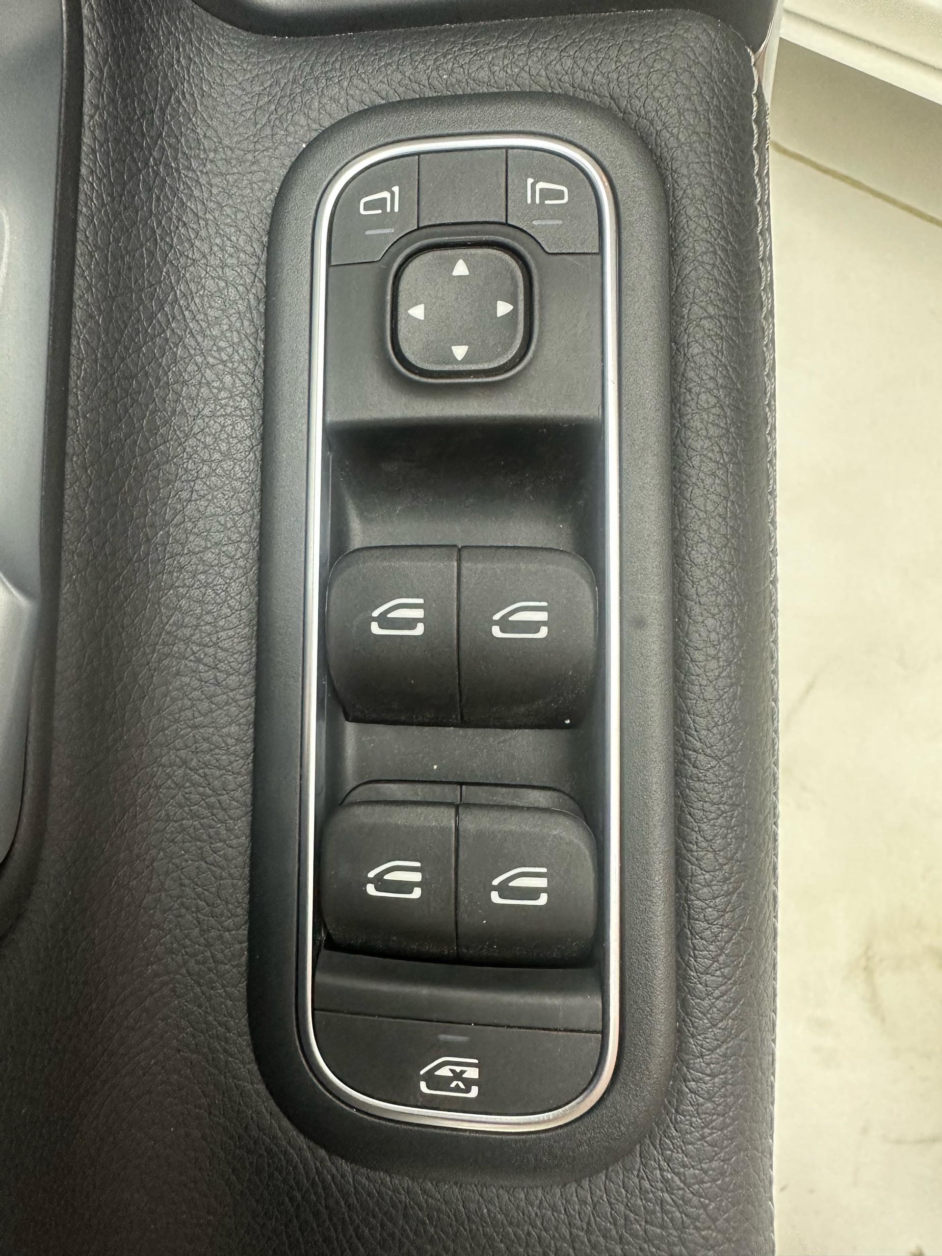 GEELY Vision X6 2023 car image #12