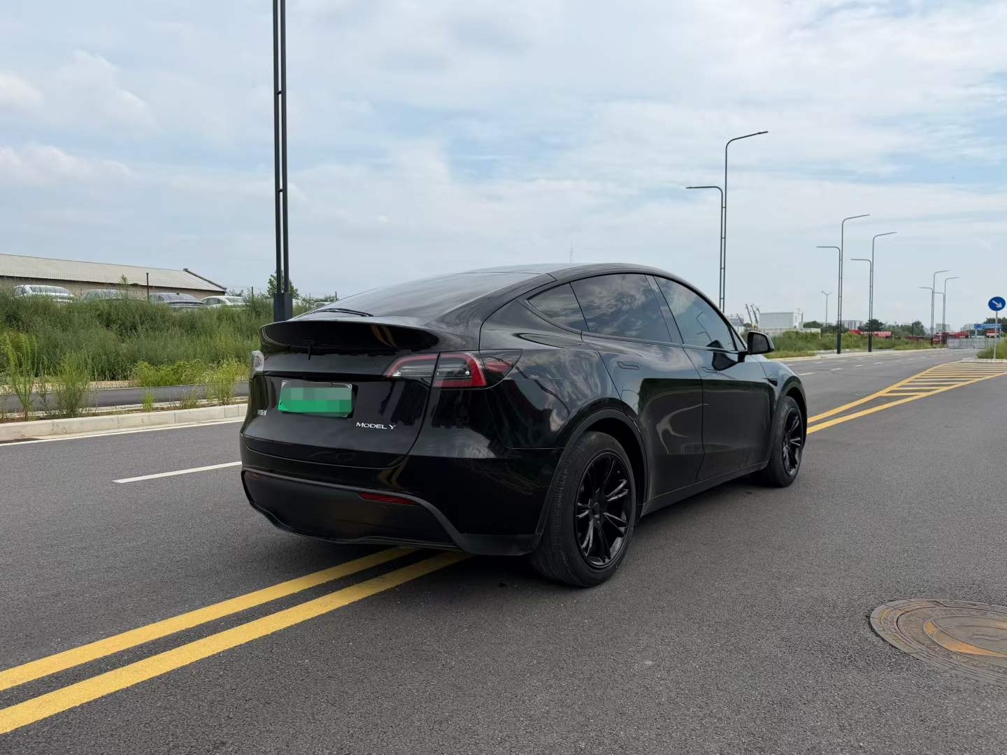 Tesla Model Y 2022 #9 Tesla Model Y 2022 car image #9