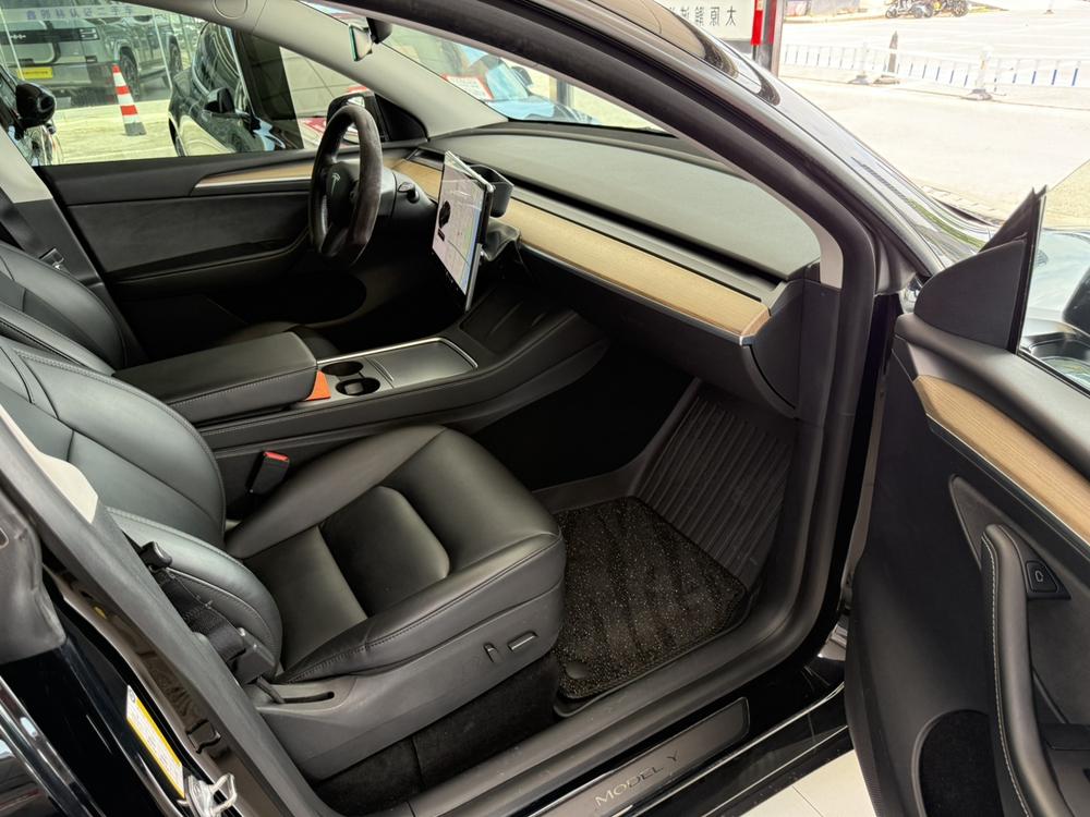 Tesla Model Y 2021 #8 Tesla Model Y 2021 car image #8