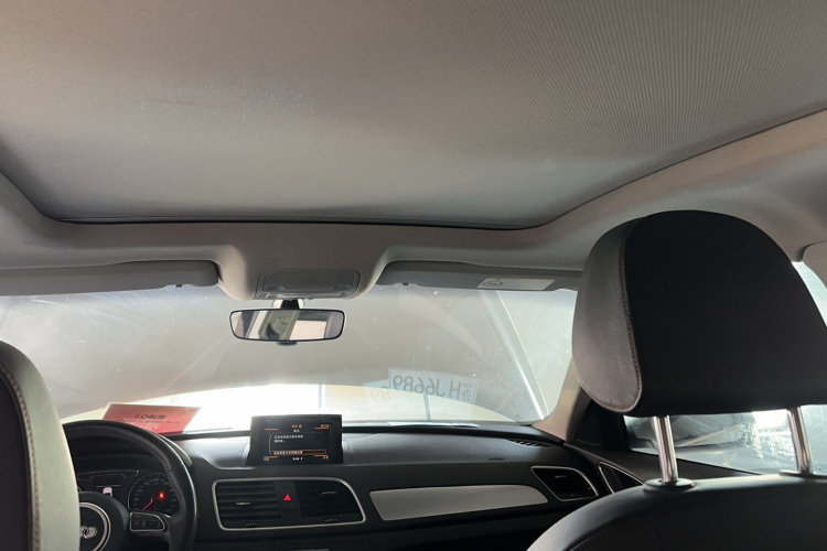 Audi Q3 2017 car image #18
