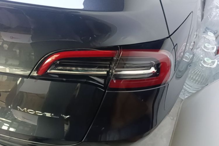 Tesla Model Y 2024 #8 Tesla Model Y 2024 car image #8