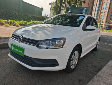 Volkswagen Polo 2015 car image 