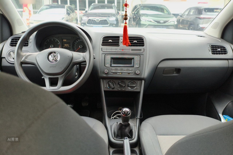 Volkswagen Polo 2015 car image #11