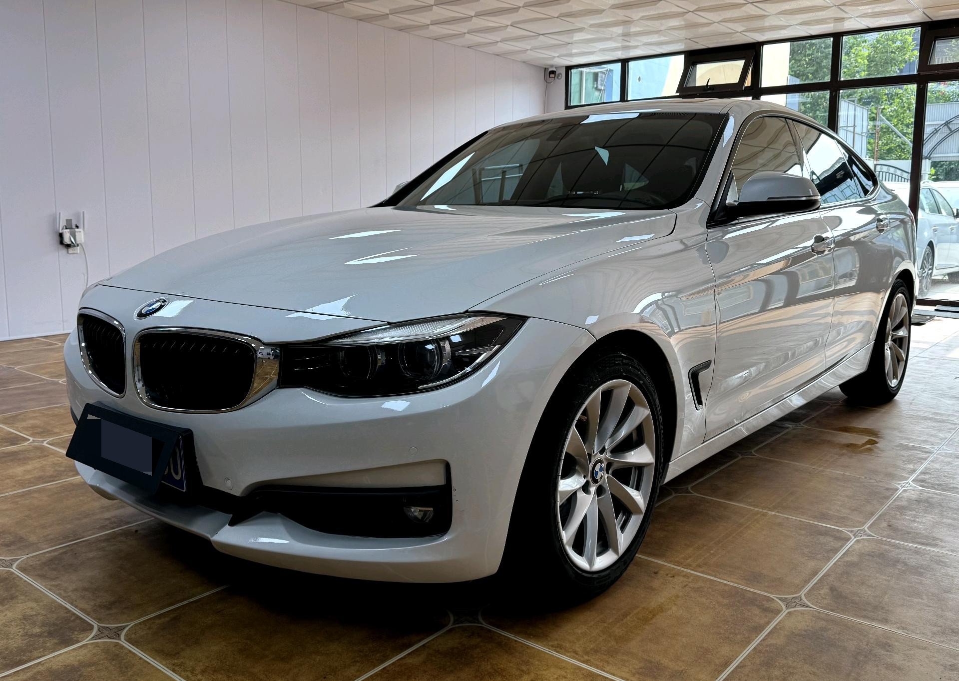 BMW 3 Series GT 2018 car image 