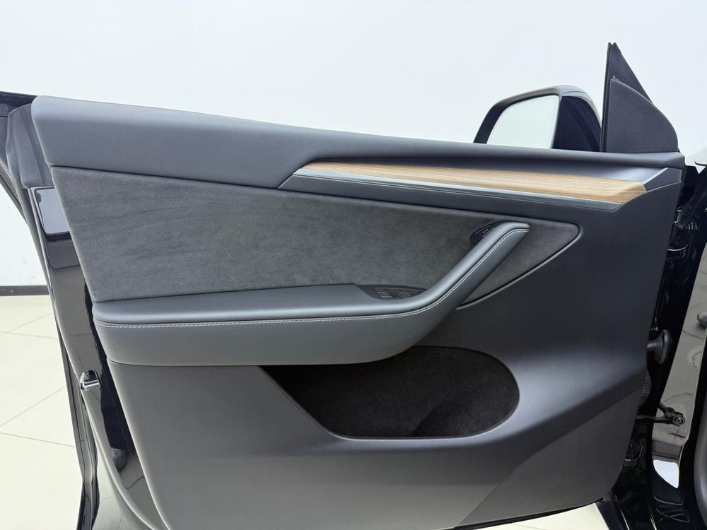 Tesla Model Y 2021 #10 Tesla Model Y 2021 car image #10