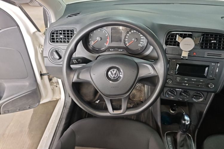 Volkswagen Polo 2017 car image #15