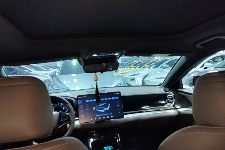 BYD Han 2023 car image #18