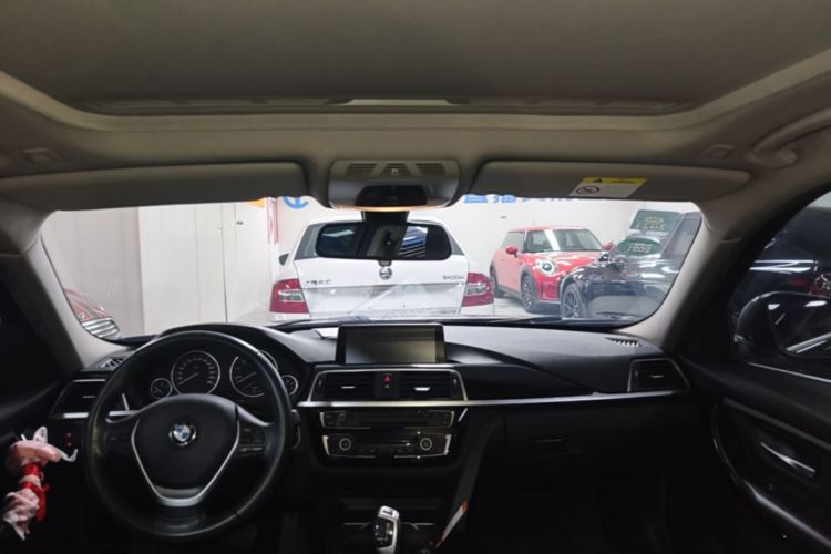 BMW 3 Series 2017 car image #18