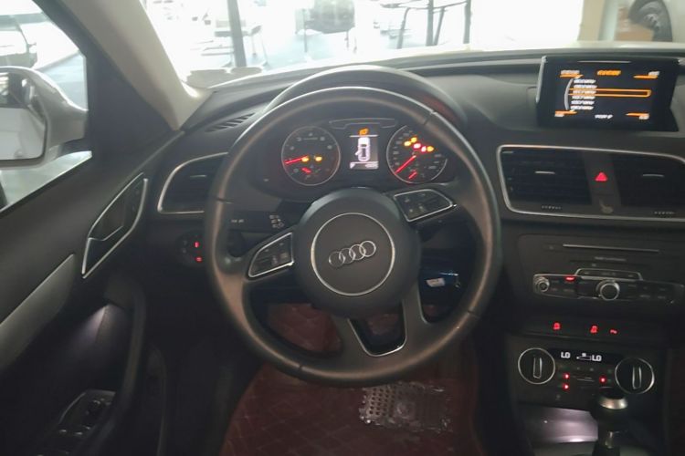 Audi Q3 2019 #11 Audi Q3 2019 car image #11