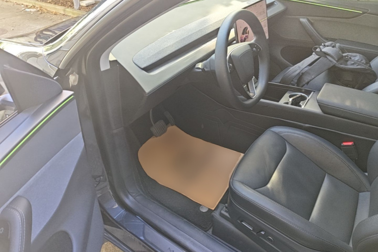 Tesla Model Y 2025 car image #16
