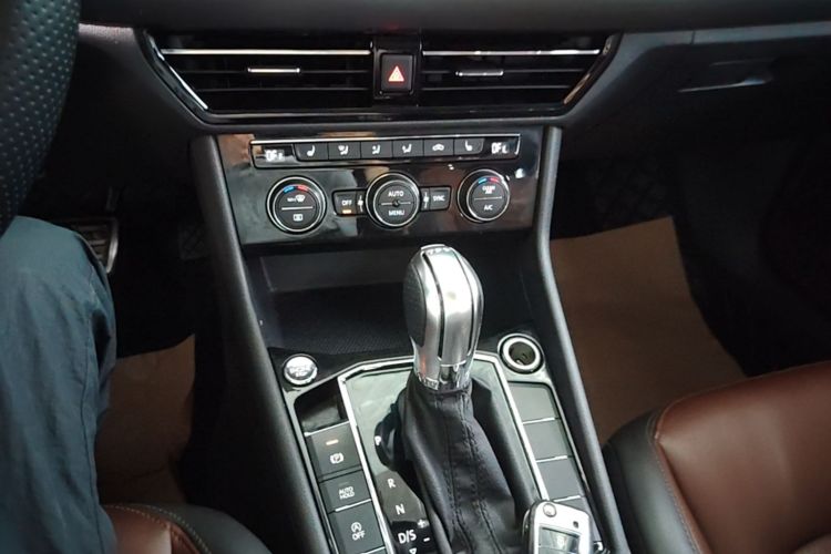 Volkswagen Lavida 2019 car image #14