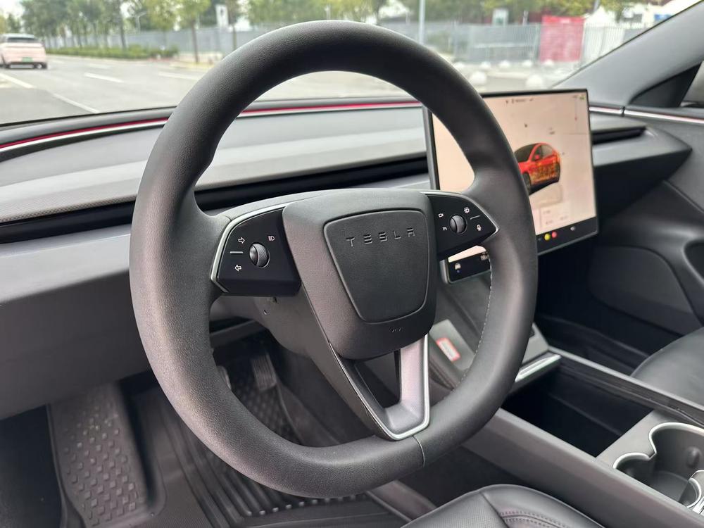 Tesla Model 3 2023 car image #11