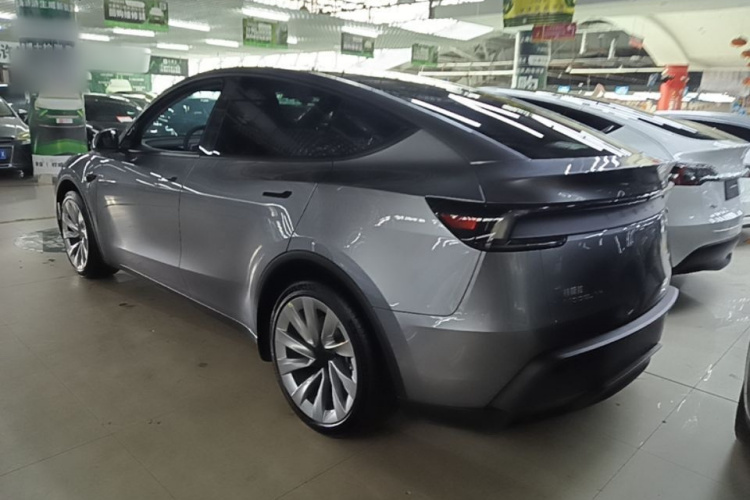 Tesla Model Y 2025 #7 Tesla Model Y 2025 car image #7