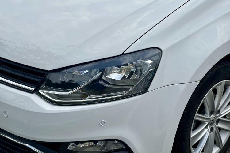 Volkswagen Polo 2015 car image #25