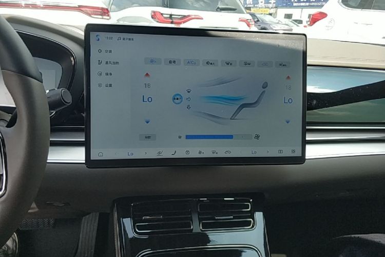 BYD Han 2025 car image #17
