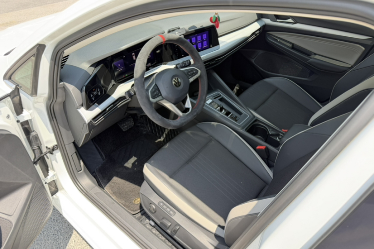Volkswagen Golf 2023 car image #15