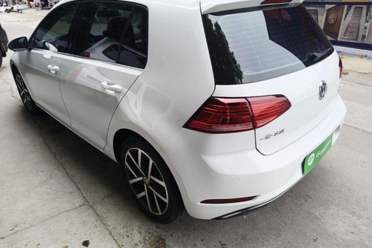 Volkswagen Golf 2020 car image #5