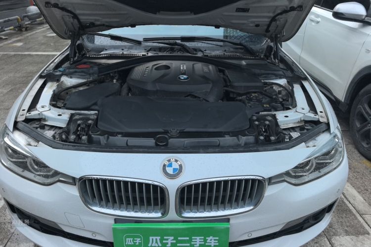 BMW 3 Series 2019 car image #22